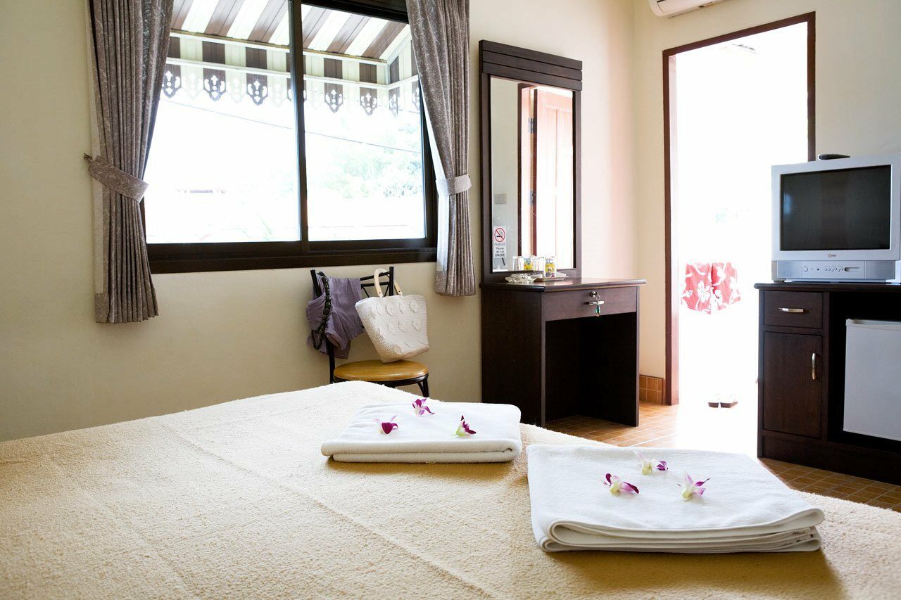 Anan House Hotel Phuket Exterior photo